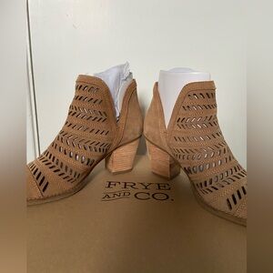 Frye Allister Feather Ankle Boots Suede Size 7.5